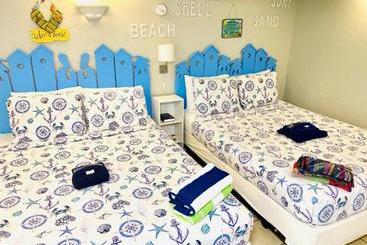 هتل Sun Deck Inn & Suites