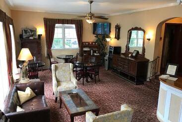 فندق The Inn On Third