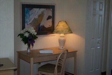 هتل The Suites At Americano Beach