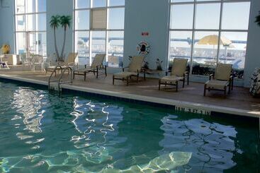 هتل The Suites At Americano Beach