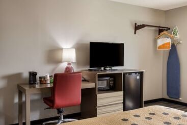 فندق على الطريق Econo Lodge Inn & Suites