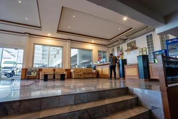 Golden House Service Apartment