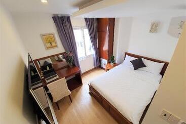 King Hotel Saigon Airport