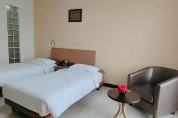 Le Premier Hotel Deltamas