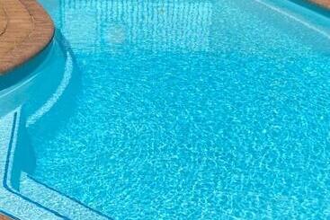 مُتل All Seasons Motor Lodge