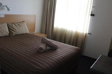מוטל Tally Ho Motor Inn