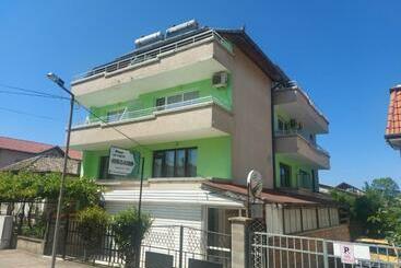 פנסיון Guest House Nikolovi