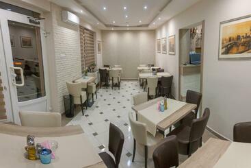 تختخواب و صبحانه Villa Maja