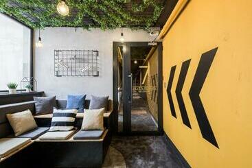 هتل 7 Rooms Suites