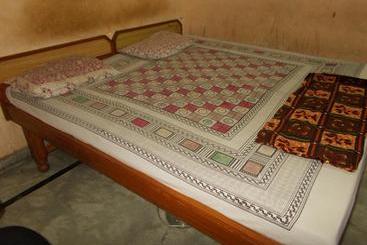 ホテル Deluxe Stay Near Isbt