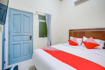 Отель Oyo 1035 Patal Residence