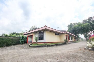 Отель Oyo 3180  Rian Cottage