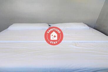 ホテル Oyo 89950 365 Nice Stay