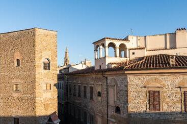 Kairos By Florence Art Apartments