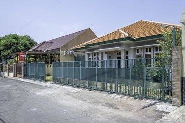 فندق Oyo 2072 Wisma Teratai