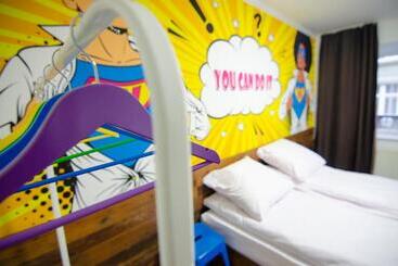 Pop Art Hostel Rynok Sq