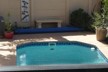 پانسیون A1bay View Collection Cottage & Apartment Sea Facing