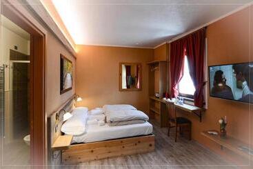 هتل Agriturismo La Poina