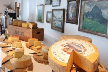 בית מלון כפרי Hirschen Guesthouse   Village