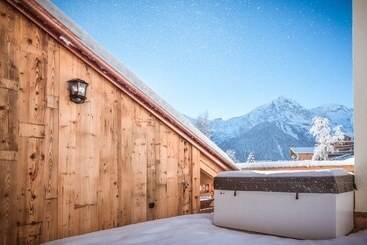 Отель Lifestyle Rooms & Suites By Beausejour