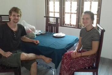 פנסיון Tourist Holiday Inn