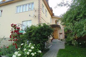 بنسيون Sadyba U Lesi