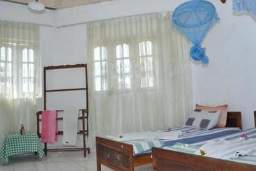 פנסיון Marshal Beach Guesthouse