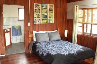 پانسیون Montaña Linda Guest House Orosi