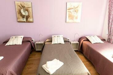 פנסיון Pensión Plaza