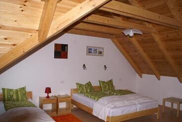 ペンション öregtölgy Panzio