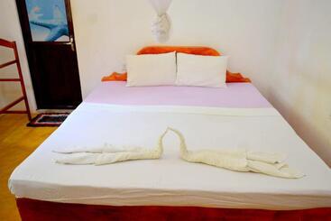 بنسيون Splendid Lake View Safari Lodge