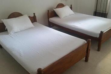 פנסיון Sunhill Lake Tourist Rest