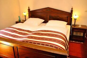 ユースホステル Weingasthof Zum Weißen Roß