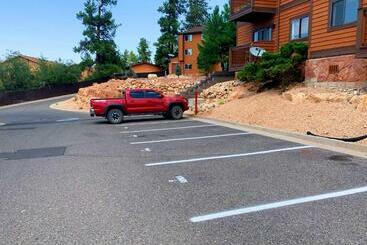 Canyon Plaza Premier Studio And Apartments