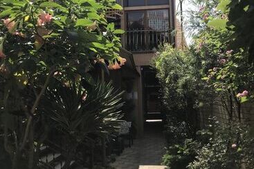 膳宿费 Alyans Guest House