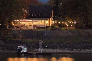 Vizafogó Panzió és étterem
