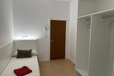 Albergue O Pedrón Hostel & Rooms