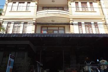 בית מלון כפרי Aaron Vientiane