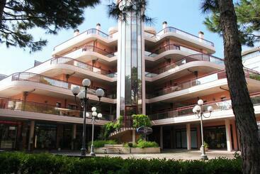 هتل آپارتمان Residence Crystal Palace