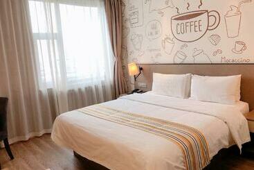 בית מלון כפרי Home Inn Plus Lanzhou Zhangye Road Pedestrain Street