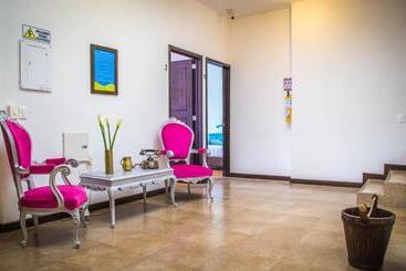 בית מלון כפרי La Posada De La Plaza