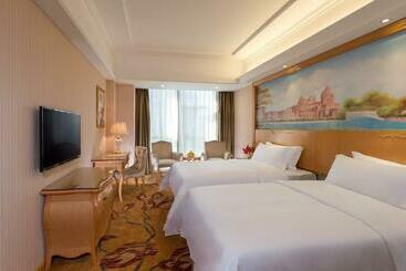 Vienna Hotel Shenzhen Baoneng City Plaza