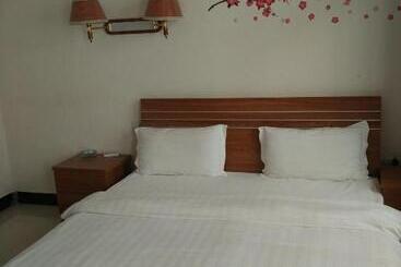 Huashan International Youth Hostel