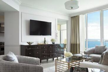 ホテル Acqualina Resort And Residences