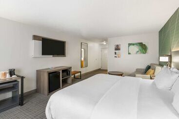 Отель Comfort Inn & Suites Louisville Airport Fair & Expo