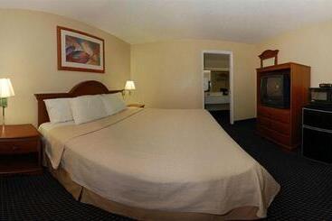 هتل Econo Lodge Kingsville