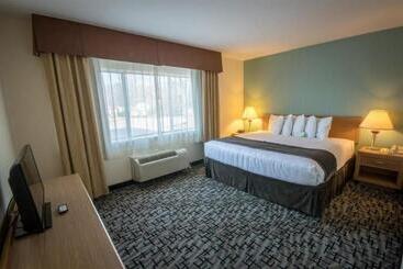 فندق Groton Inn & Suites