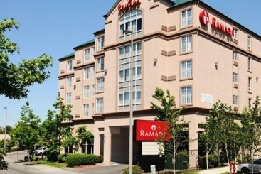 Отель Ramada By Wyndham Seatac Airport