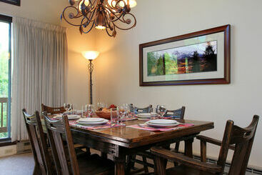 هتل Storm Meadows Townhomes