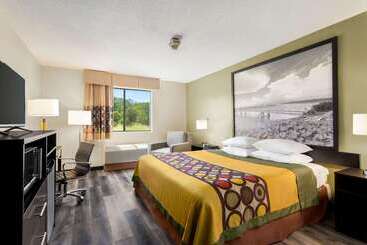 فندق Super 8 By Wyndham Clinton